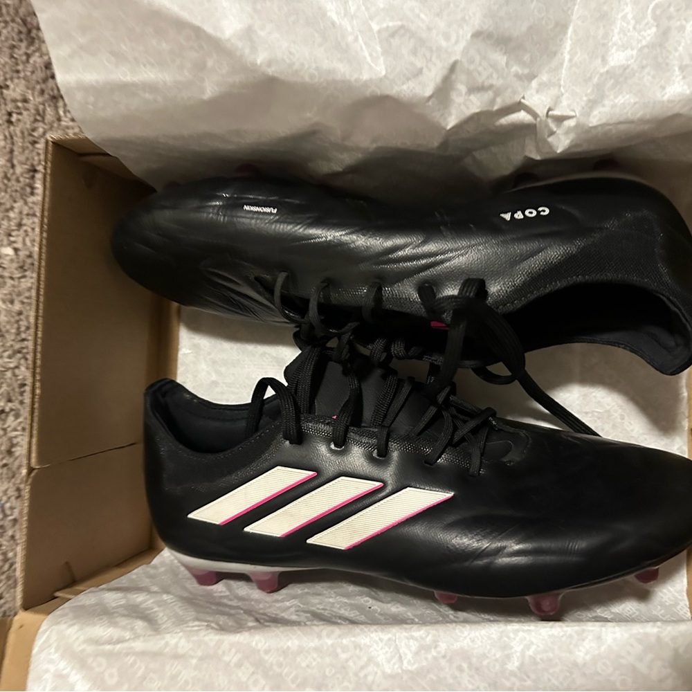 Size 10.5 - Picture 2 of 4